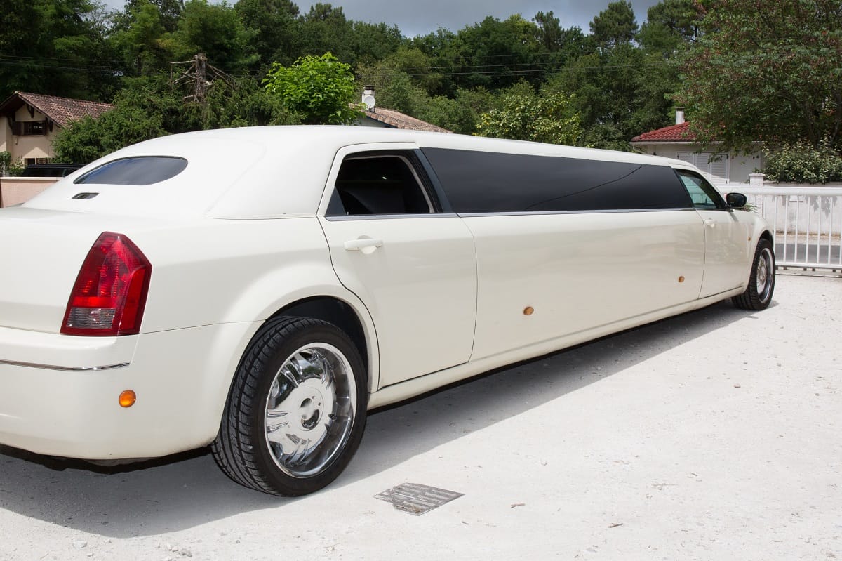 Limo-limousine-rent-chauffer.jpg