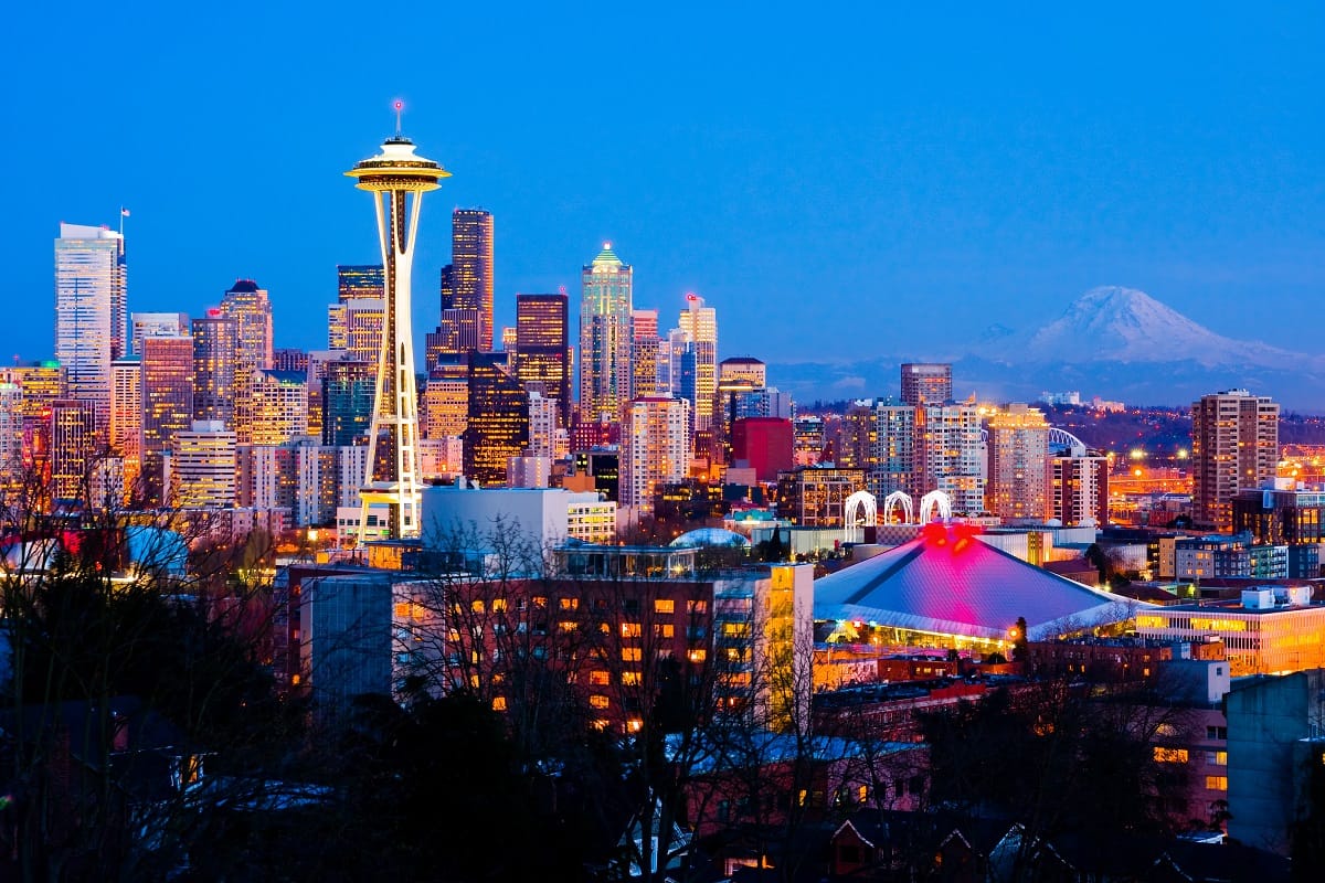 Seattle-WAshington-state-skyline-rainier.jpg